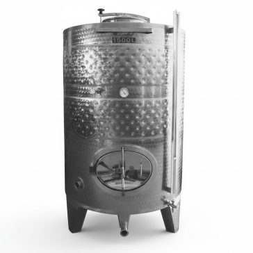   Tartály Zottel (5.2) zárt 2600 liter, kettő hűtőpalásttal, felső és oldalsó búvónyílással